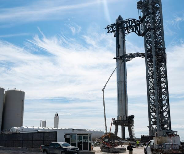 Musk's SpaceX in Merger Talks With xAI Ahead of IPO