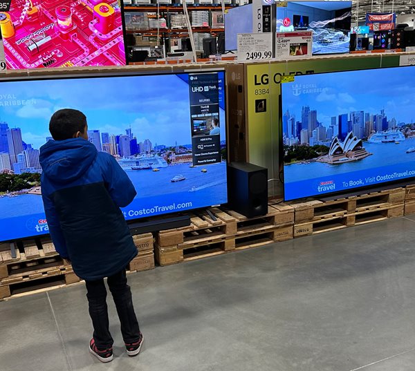 TVs Get Smarter as Makers Cater to 'AI Lifestyles'