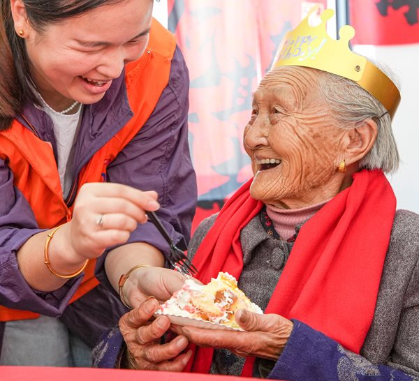 China Grapples With Shrinking and Aging Populations