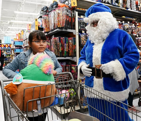 Walmart, Other Retailers Import Fewer Christmas Goods