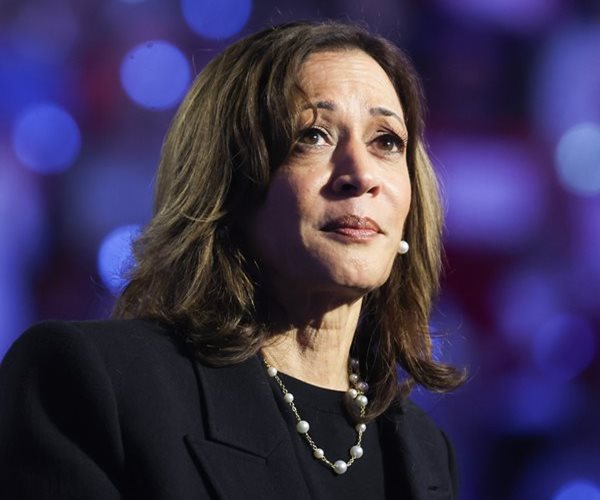 Harris Struggles to Win Male Union Worker Support