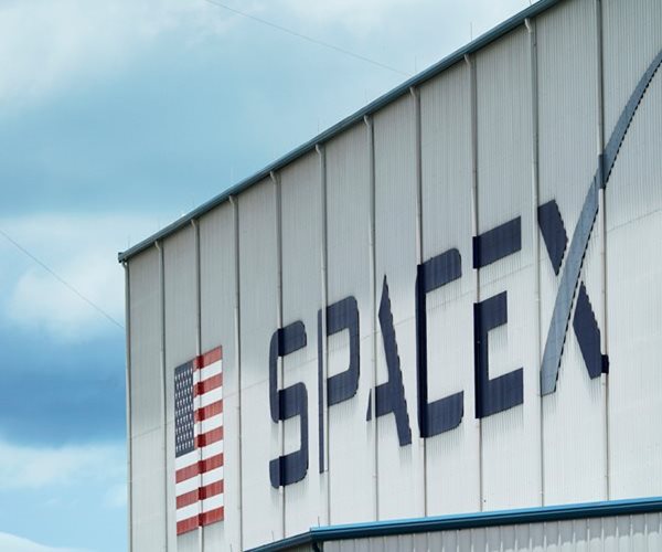 FCC Approves T-Mobile, SpaceX to Give 'Dead Zones' Coverage