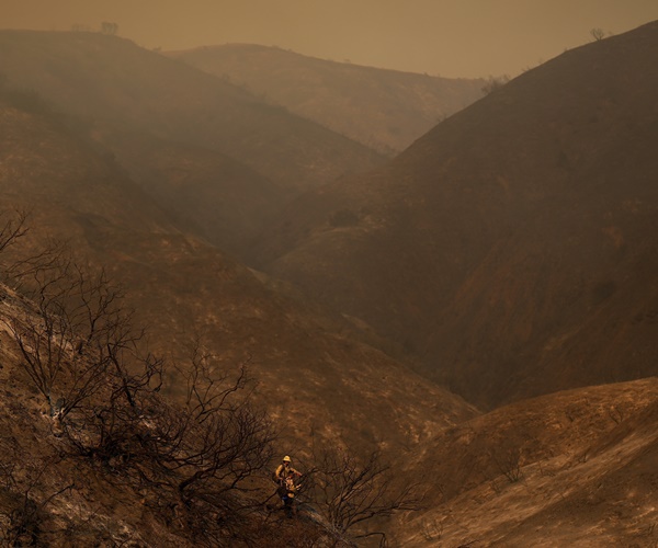 Los Angeles Wildfires Death Toll Rises as Crews Fight Heavy Winds to Save Homes and Landmarks