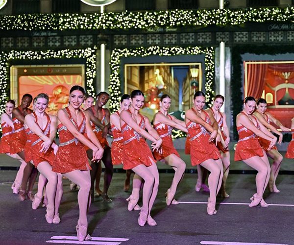 As Saks Teeters, Department Stores Bet on Experiences