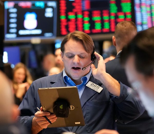 Futures Tick Lower as China Retaliates With New Tariffs