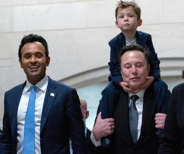 vivek ramaswamy and elon musk with his son on his shoulders