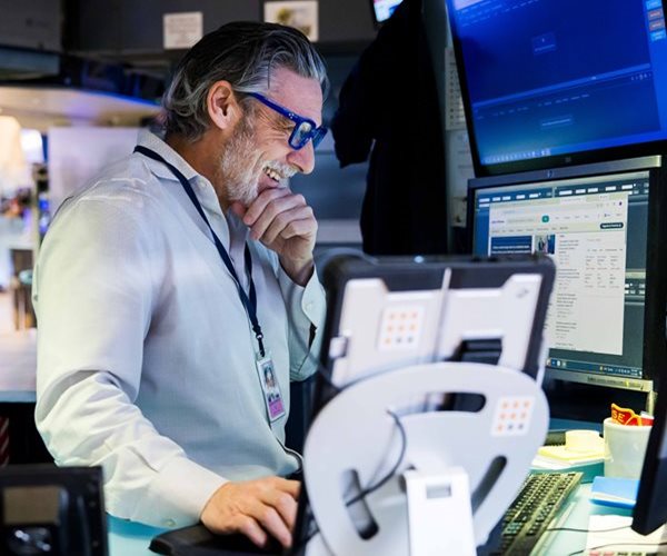 Wall Street Ends Sharply Down as AI Worries Weigh