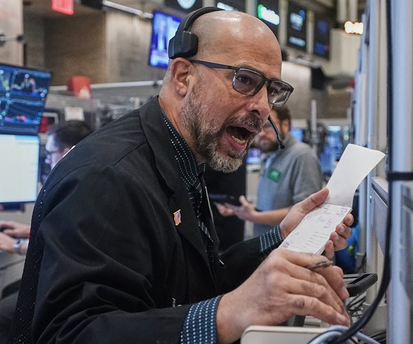 Global Stocks Near Record Highs on Strong US Jobs Data