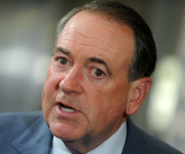 Mike Huckabee Slams IRS; Urges 'Fair Tax' 