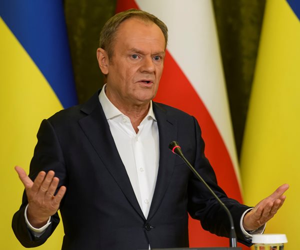 donald tusk gestures while speaking