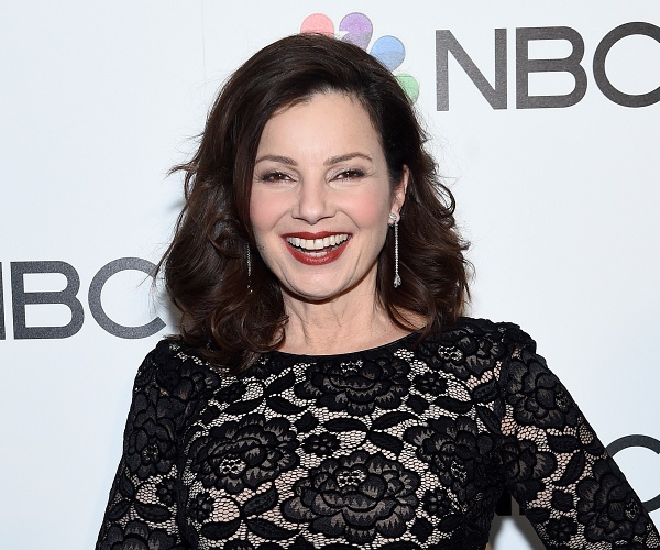 fran drescher poses on red carpet