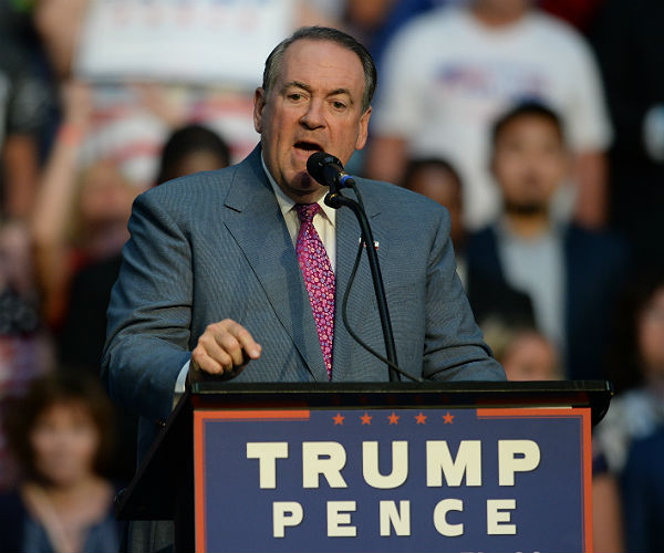 Mike Huckabee: Trump Should Turn Tables and Grill Mueller 