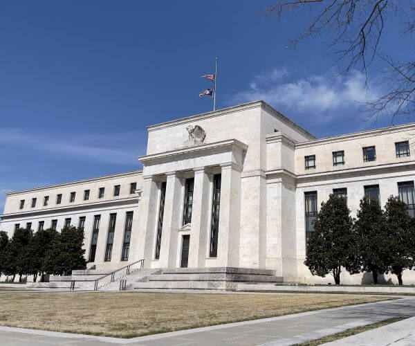 Odds of Fed Rate Cut in December on Knife's Edge as Hawks, Doves Face Off