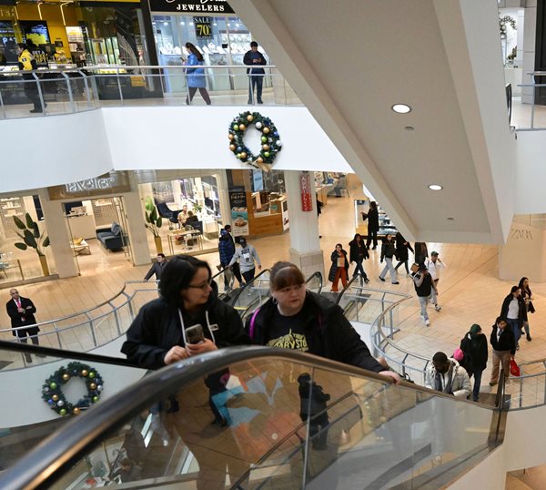 Retail Sales Tick up Amid Solid Holiday Shopping