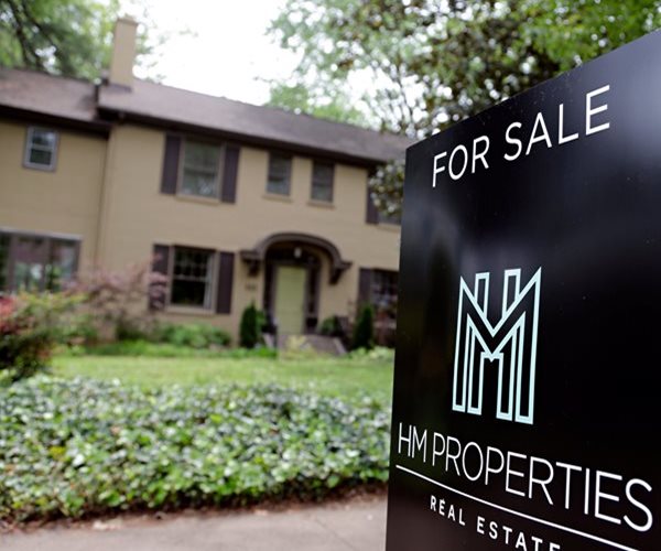 Home Sales Plunge 8.4% as Realtors Warn of 'Housing Crisis'