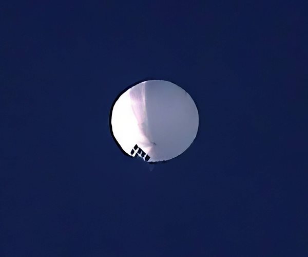 chinese balloon in the sky