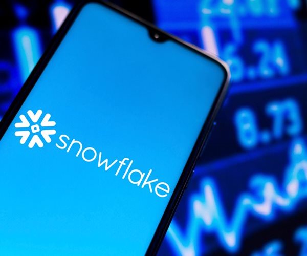 Snowflake Surges 24% on AI Deal With Anthropic