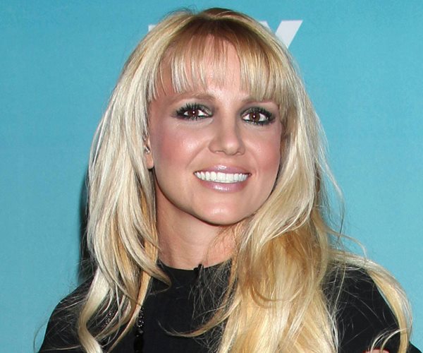 britney spears smiles on the red carpet