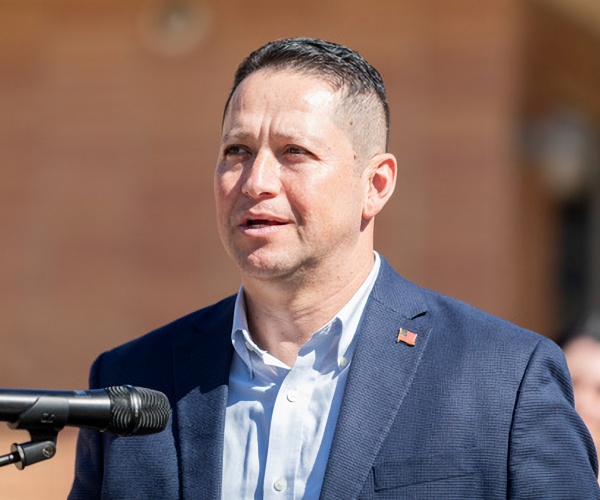 House GOP Leaders Call for Gonzales to End Reelection Bid Over Affair