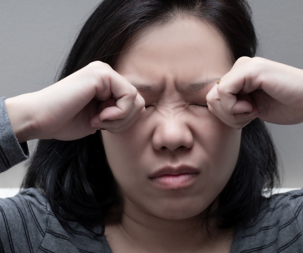 woman rubbing her dry eyes