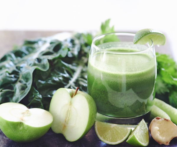 glass of green juice made from kale, apples