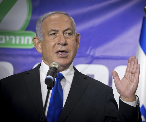 Netanyahu Posts Video in Response to Iran Rumors That he Is Dead 
