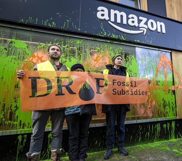 Davos Climate Activists Paint Amazon Base Green, Disrupt Helicopters  