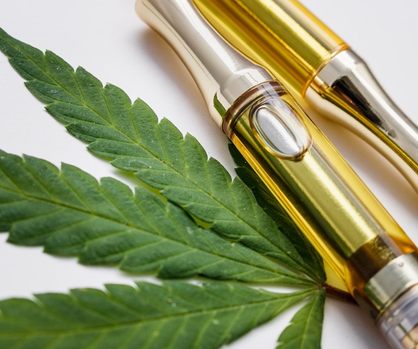 vape pens with marijuana leaves