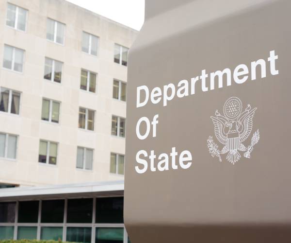 a sign identifying the state department building in washington