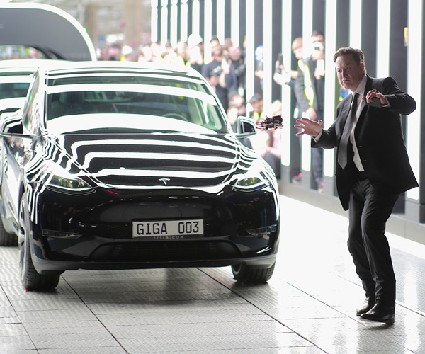 Dancing Musk Hands Drivers First Teslas From New German Gigafactory