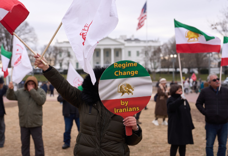  Report: Trump Confers With Iran Advisers as War's Likelihood Grows