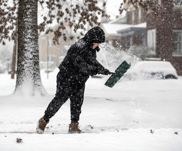 Arctic Air Mass Pushes to the South, Midwest Also Bracing for Dangerous Wind Chills