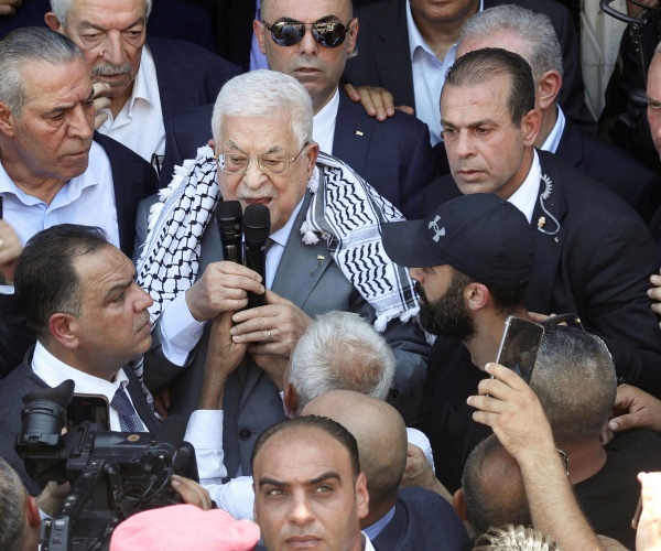 mahmoud abbas addresses a crowd at a refugee camp in jenin