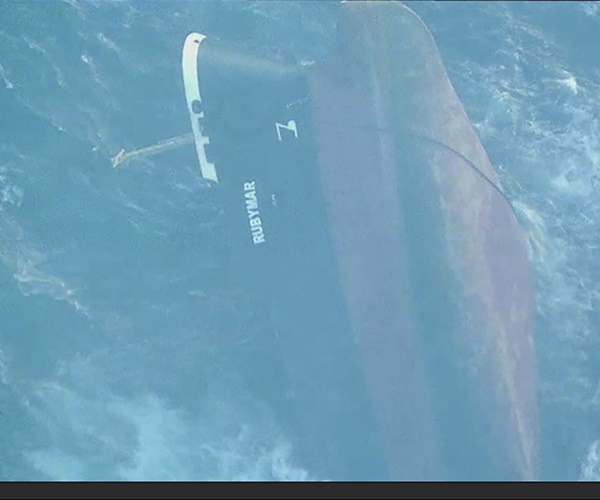 Hundreds of Ships Drop Anchor in Middle East Gulf, Data Shows