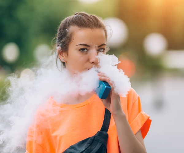 girl vaping