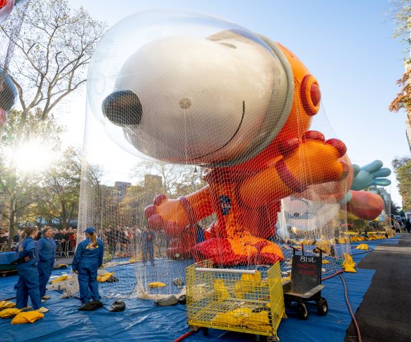 High-flying Balloon Characters Star in Thanksgiving Parade