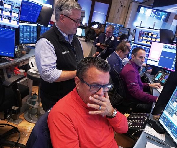 Wall Street Indexes Finish Higher With Tech, Walmart