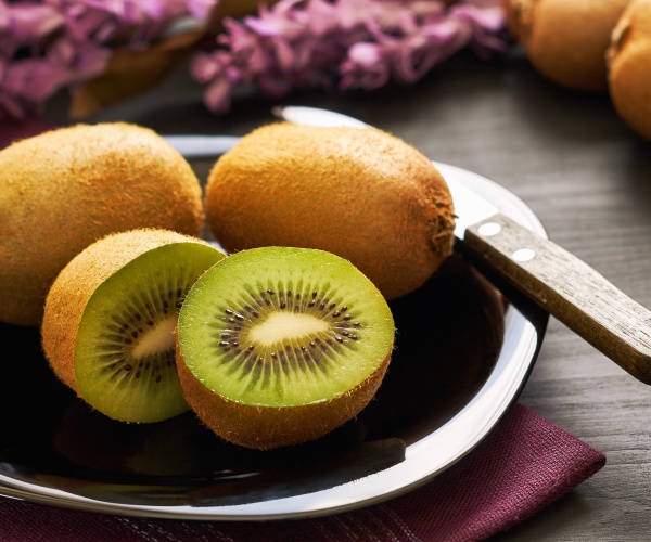 kiwifruit, knife