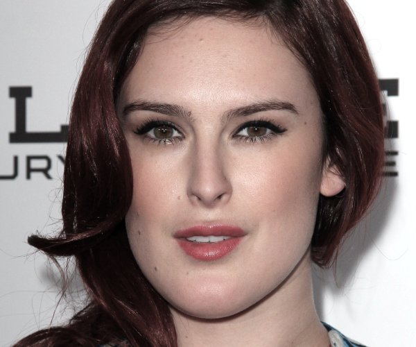rumer willis looks on