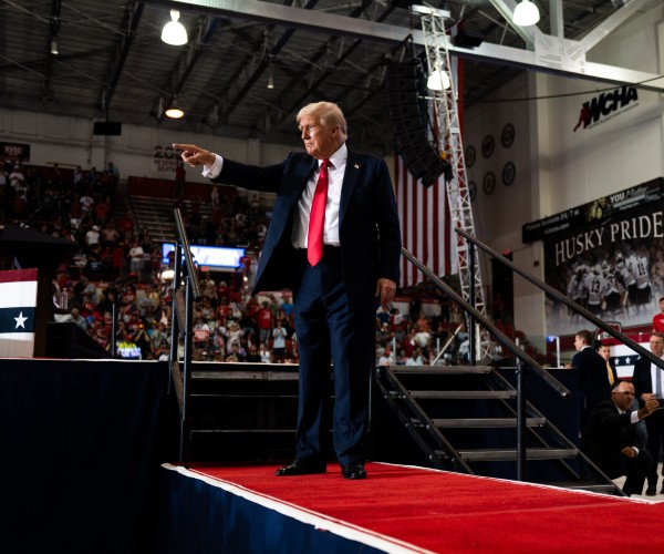 donald trump leaves the stage waving