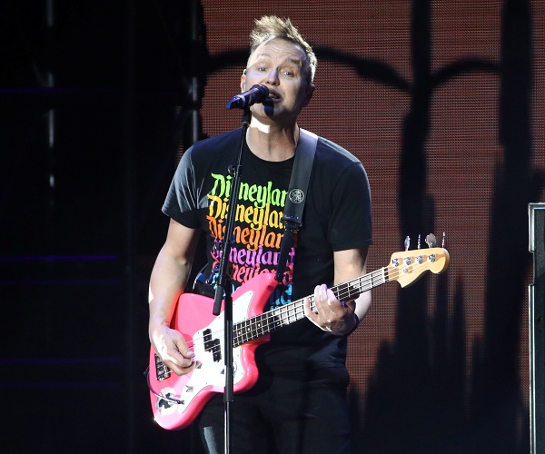 mark hoppus plays bass and sings onstage