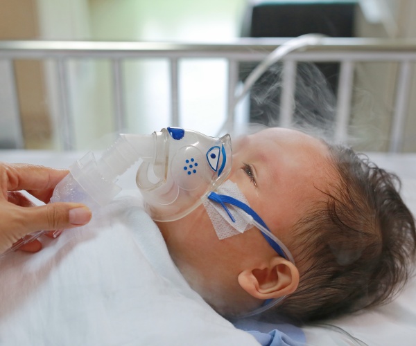 baby with RSV in hospital