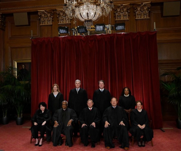 us supreme court justices post for their official photo