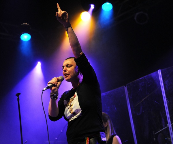 sinead o'connor performs on stage