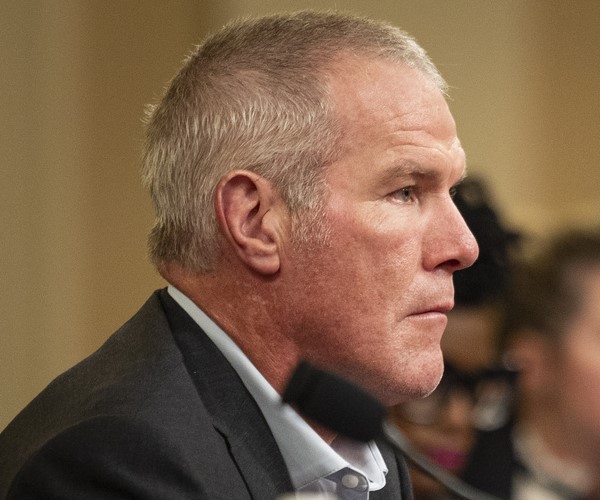 Hall of Fame QB Favre Says He Has Parkinson's Disease