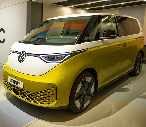 Experience the FUTURE of Electric Vans With 2024 Volkswagen ID. Buzz!