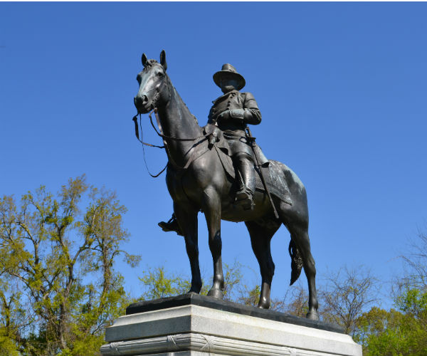 statue of ulysses s grant in vicksburg mississippi 