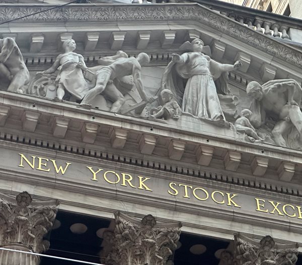 Wall St Closes Down at End of Strong Holiday Week