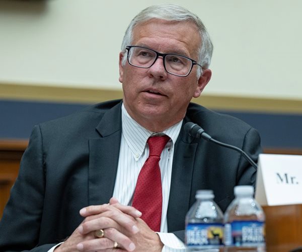 Sen. Warren Presses Fed Official Guynn Over Conflicts