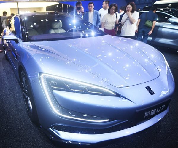 BYD Says It Can Now Charge EVs in 5-8 Minutes